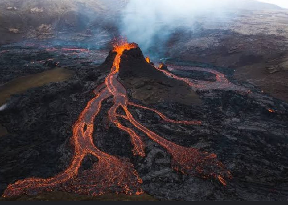 ICELAND VOLACANIC LAVA ERRUPTION CITY